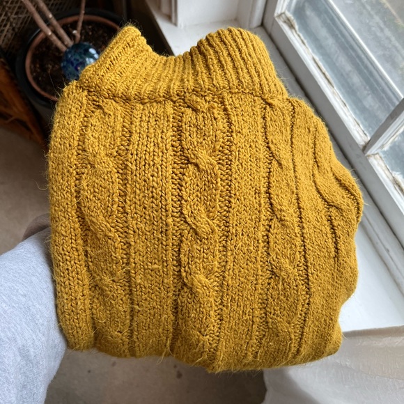 Sweater - Picture 1 of 3